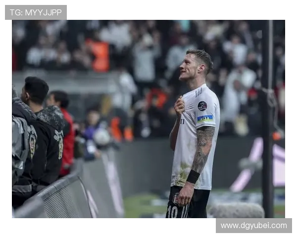 韦格霍斯特质疑判罚称裁判在自己射门前吹哨令人费解 韦格霍斯特质疑判罚称裁判在自己射门前吹哨令人费解